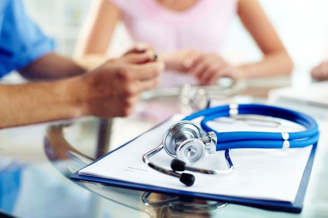 Un médico/a ¿puede saber si tuve un aborto con medicamentos?